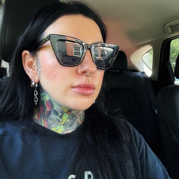 Meet your Posher, Anya - Picture 1 of 1